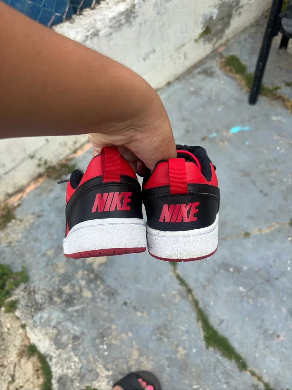 Nike Kids Low-Top Sneakers - Black & Red